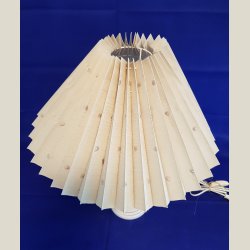 Fin ny lampe med skrm og pre. 50cm. hj.