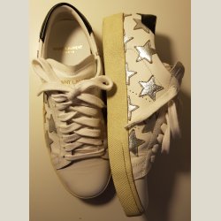 Saint Laurent sneackers. Har aldrig vret brugt. str. 36,5. har kostet 495 euro eller 3700 kr.