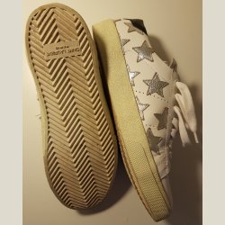 Saint Laurent sneackers. Har aldrig vret brugt. str. 36,5. har kostet 495 euro eller 3700 kr.