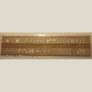 Skabelon til tegn, tal og bogstaver i etui.