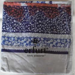 Trklde af bomuld. Ml 110 x 110cm.