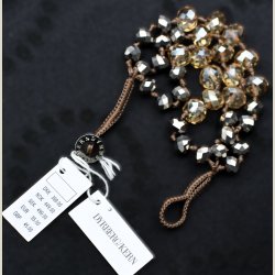 Fint nyt perlearmbnd. Omkreds 16cm. Nypris 399kr