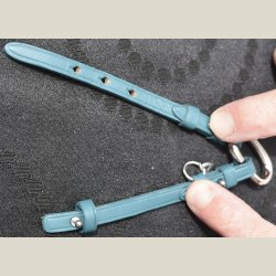 Armbnd i turkis lder med slvring og Dyrberg/Kern charm, nyt. Nypris 499kr. 