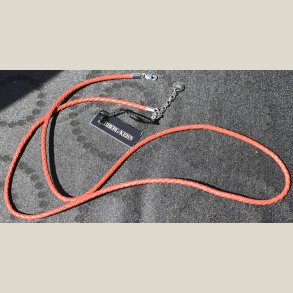 Halsb�nd i r�dbrun flet med s�lvl�s, kan vikles en eller to gange om halsen, nyt.