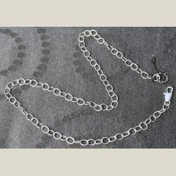 Slvhalskde med fine lette ringe. Returvare uden fejl.