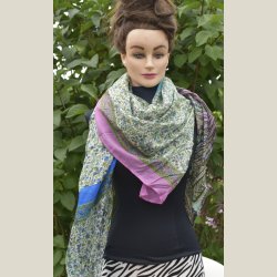 Luxus i 100% tabby silke. florlet og farverigt stort trklde p 140 x 140cm.