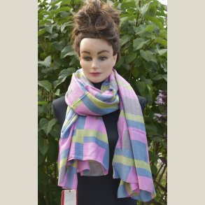 T�rkl�de i 50% modal og 50% viskose. M�l 110 x 180cm.