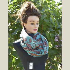 Halsedisse i l�kker uld. M�l 50 x 90cm.