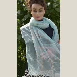 Trklde med 50% chiffon og 50% viskose. Meget let sommerting. Ml 60 x 180cm.