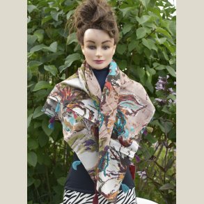 T�rkl�de af ren uld. M�l 90 x 100cm.