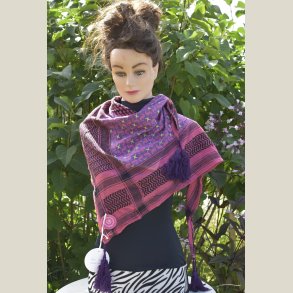 Trekantet sk�rf i bomuld. M�l 130 x 90 x 90cm.