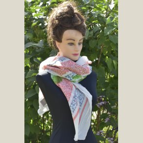 T�rkl�de i tynd luftig bomuld. Mal 110 x 110cm.