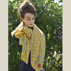 Stort trklde med forrsfarver i bomuld. Ml 110 x 180cm.