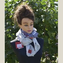 Trklde af bomuld. Ml 110 x 110cm.