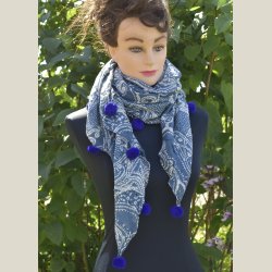 Bomuldstrklde med bl kvaster. Ml 110 x 110cm.