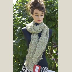 Tyndt, let sommertrklde af 50% chifffon og 50% viskose. Ml 80 x 180cm.