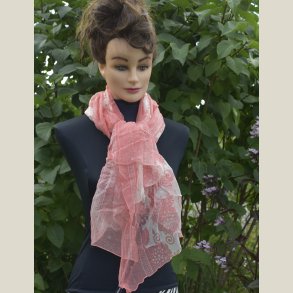 Tyndt, let sommert�rkl�de lavet af viskose. M�l 80 x 180cm.