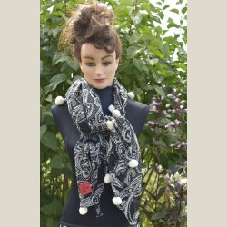 Spicielt trklde af bomuld med kvaster. Ml 110 x 110cm.