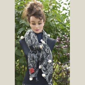 Spicielt t�rkl�de af bomuld med kvaster. M�l 110 x 110cm.