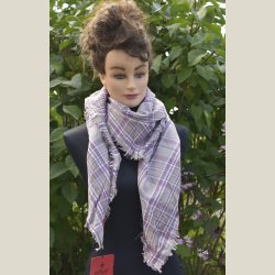 Trklde af bomuld i storternet mnster. Ml 130 x 130cm.