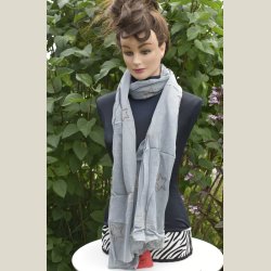 Langt grt bomuldstrklde med store stjerner p. Ml 65 x 200cm.