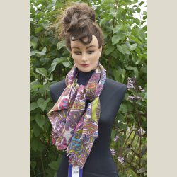 Flot mangefarvet trklde. 50% modal 40% uld 10% cashmere. Ml 75 x 170cm.