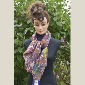 Flot mangefarvet t�rkl�de. 50% modal 40% uld 10% cashmere. M�l 75 x 170cm.