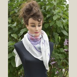 Lyst trklde af bomuld. Ml 110 x 110cm.