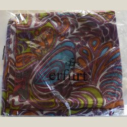 Flot mangefarvet trklde. 50% modal 40% uld 10% cashmere. Ml 75 x 170cm.