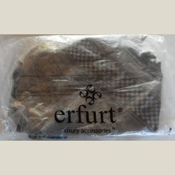 Trekantet skrf i Arafatstil, lavet af bomuld. Ml 130 x 90 x 90cm.