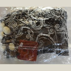 Spicielt trklde af bomuld med kvaster. Ml 110 x 110cm.