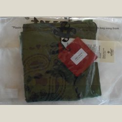 Smukt lille halsklde lavet af 50% modal og 50% viskose. Ml 60 x 60cm.