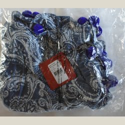 Bomuldstrklde med bl kvaster. Ml 110 x 110cm.