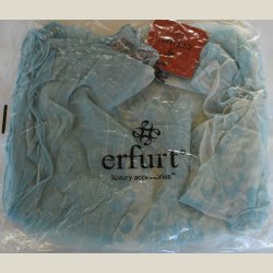 Trklde med 50% chiffon og 50% viskose. Meget let sommerting. Ml 60 x 180cm.