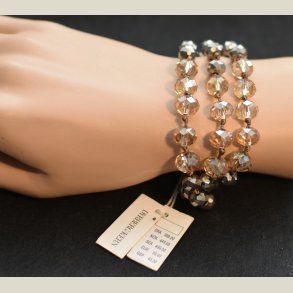 Fint nyt perlearmbnd. Omkreds 16cm. Nypris 399kr