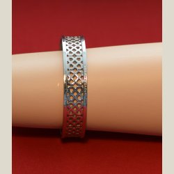 Metalfiligran i slv, brugt, som nyt. Diameter 6,5cm.