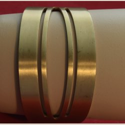 Stort broncefarvet metalarmbnd. Returvare uden skader.