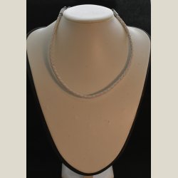 Halsbnd i hvidt flet med slvls, returvare uden fejl