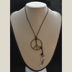 Halssmykke med bindesnor og tegn i lysgrn og slv. Returvare uden skader.