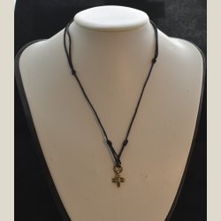 Sort indstilleligt halsbnd med guldvedhnd. brugt uden fejl.