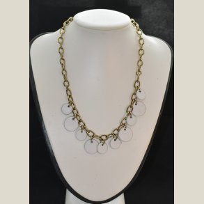 Halsk�de med guldbel�gning og hvide l�dercirkler. Let slitage.