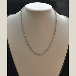 Halsk�de i s�lv. Ny.