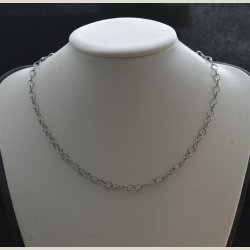 Slvhalskde med fine lette ringe. Returvare uden fejl.