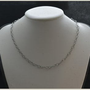 S�lvhalsk�de med fine lette ringe. Returvare uden fejl.