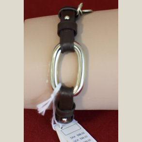 Armbnd i sort lder med guldring og Dyrberg/Kern charm, nyt. Nypris 549kr. 