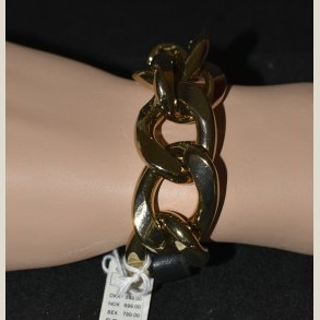 Guldarmbnd med sort lderspnde, nyt. Nypris er 649kr.