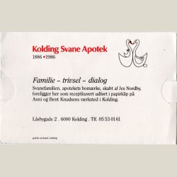 Receptkuvert fra Kolding svane apotek med papirklip.