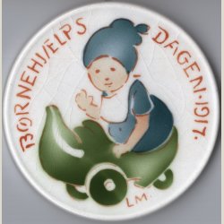 Brnehjlpsdagen 1917. Alumenia. 9cm. i diameter.
