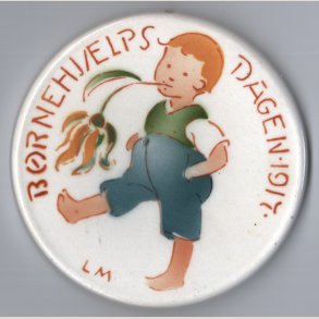 Brnehjlpsdagen 1917. Alumenia. 9cm. i diameter.