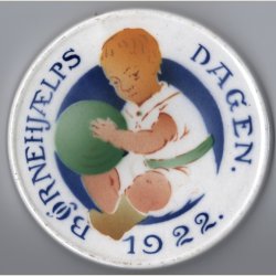 Brnehjlpsdagen 1922. Alumenia. 9cm. i diameter. Slidt i randen.